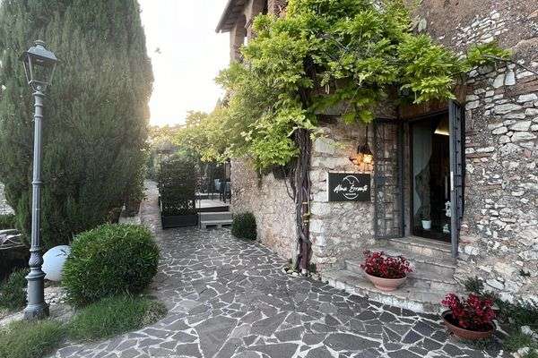Azienda in vendita: Attività di ristorazione  a Trevi - Ristoranti - Immagine principale