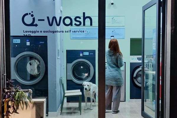 Azienda in vendita: Cessione Attività Lavanderia Self-Service Salerno Centro a Salerno - Lavanderie - Immagine principale