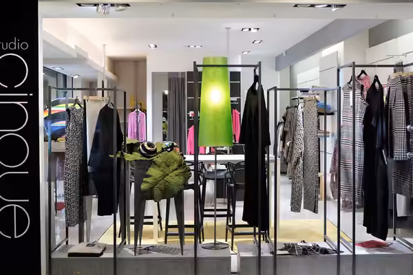 Azienda in vendita: Azienda di produzione abbigliamento con negozio fronte strada a Seriate - Attività artigianali e professionali - Immagine principale