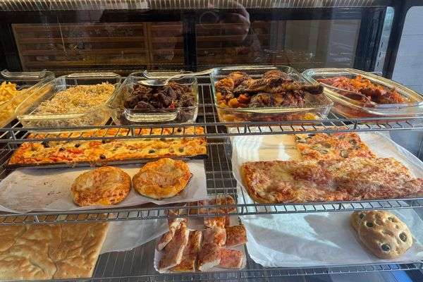 Azienda in vendita: 🔥 CEDESI ATTIVITÀ DI PANIFICIO, PASTICCERIA E TAVOLA CALDA (PC) a Piacenza - Panetterie - Immagine principale