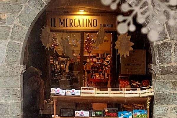 Azienda in vendita: Negozio di alimentari, rivendita pane, frutta e verdura a Dronero - Negozi - alimentari e ortofrutta - Immagine principale