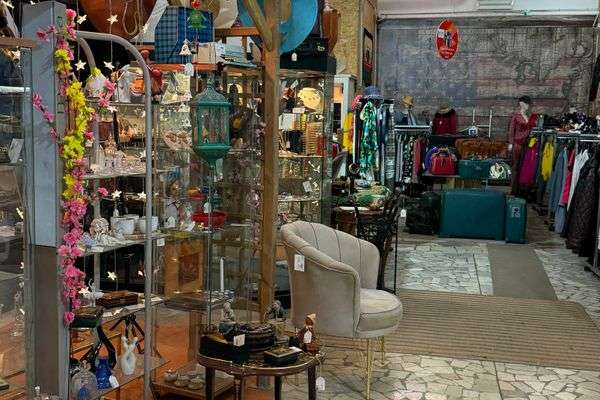 Azienda in vendita: Vintage, riuso, secondhand a Napoli - Altro - Immagine principale