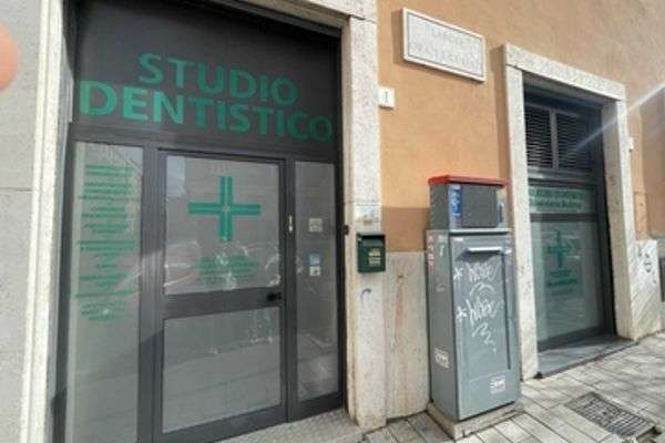Azienda in vendita: Attività di Ambulatorio Odontoiatrico a Roma - Studi Medici e Poliambulatori - Immagine principale