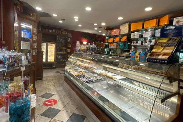 Azienda in vendita: Vendita attiva di pasticceria gelateria caffetteria  a Milano - Pasticcerie - Immagine principale
