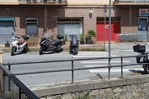 Azienda in vendita: Vendita di attività commerciale, GENOVA Alta Oregina a Genova - Negozi - alimentari e ortofrutta - Immagine principale