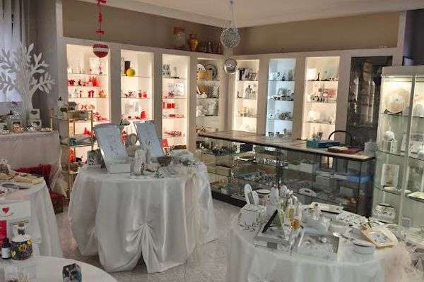 Azienda in vendita:  Bomboniere Confetteria art. da Regalo Cristalleria a Avezzano - Altro - Immagine principale