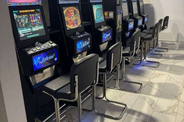 Azienda in vendita: Affitto - Vendo disco bar, sala eventi e sala slot. a Ferrara - Bar - Immagine principale