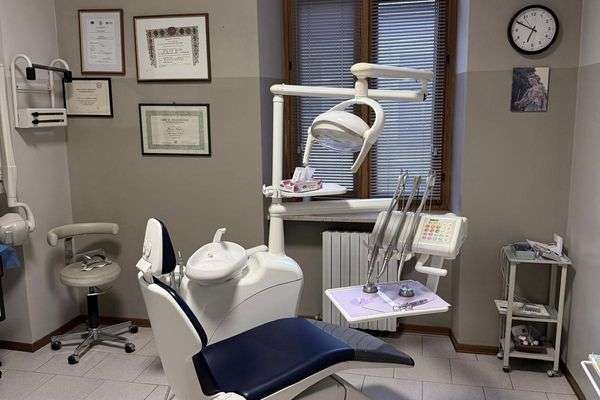 Azienda in vendita: Studio dentistico avviato a Canelli (AT) – cessione attività a Canelli - Studi Medici e Poliambulatori - Immagine principale
