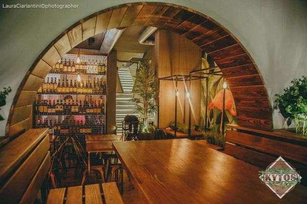 Azienda in vendita: cocktail bar pub avviato a Ponte Milvio a Roma - Bar - Immagine principale