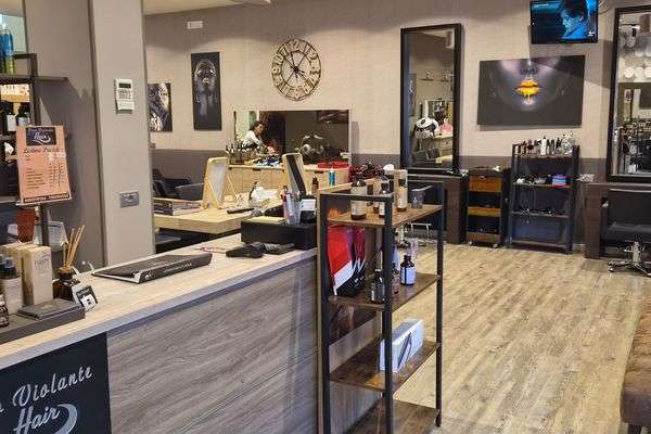 Azienda in vendita: Vendo attività , salone parrucchiere ben avviato mq 110 a Bari - Negozi - cosmetici e bellezza - Immagine principale