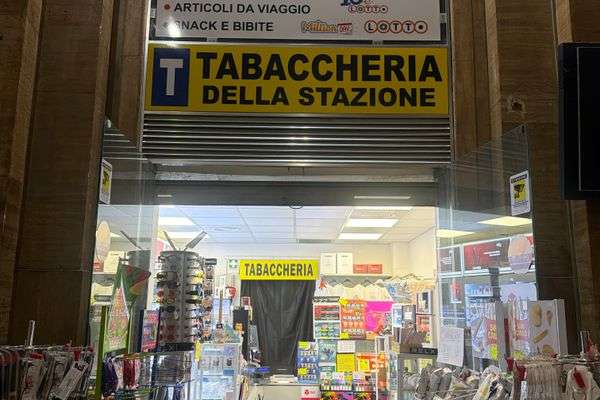 Azienda in vendita: Vendesi tabaccheria avviata all’interno della stazione centrale a Prato - Tabaccherie - Immagine principale