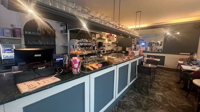 Azienda in vendita: piazza centrale con elevato trasito pedonale,Posizione strategica a Cernusco sul Naviglio - Bar - Immagine principale