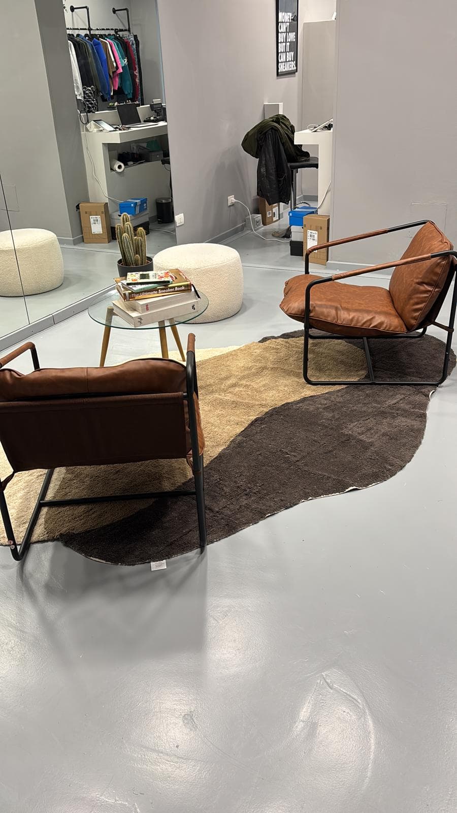 Azienda in vendita: Vendita abbigliamento, scarpe e accessori in edizione limitata a Parma - Negozi - abbigliamento - Immagine principale