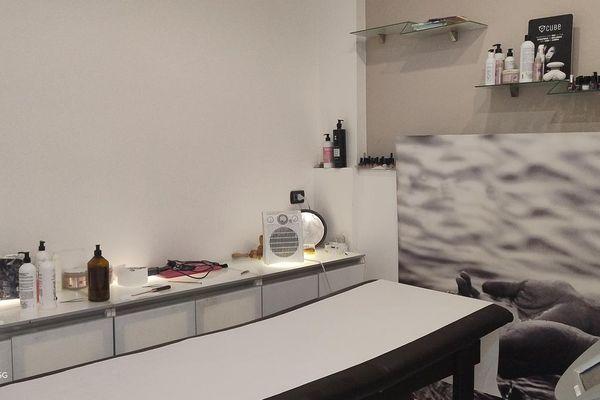 Azienda in vendita: Vendo bottega ristrutturata su strada principale i a Tremestieri Etneo - Altro - Immagine principale