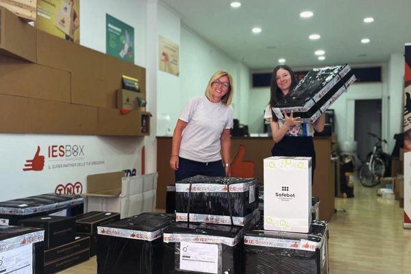 Azienda in vendita: Avviata Agenzia di spedizioni,CLIENTI PMI e PRIVATI a Taranto - Logistica e Trasporti - Immagine principale