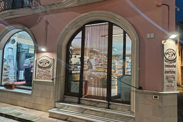 Azienda in vendita: Cedesi Macelleria Salumeria Alimentari Centro Storico Salento a Andrano - Negozi - alimentari e ortofrutta - Immagine principale