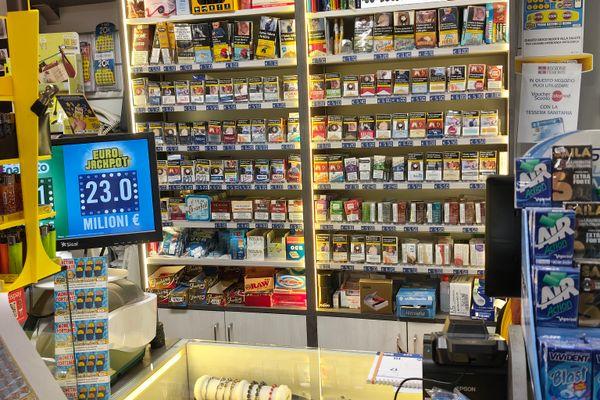 Empresa en venta: Estanco, papelería y librería, quiosco de prensa, mercería en Coggiola - Estancos - Imagen principal