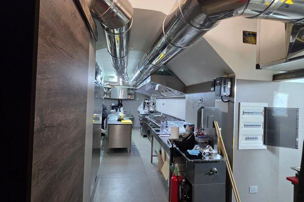 Azienda in vendita: Cedo attività di ristorazione porto principale isola di Procida a Procida - Ristoranti - Immagine principale