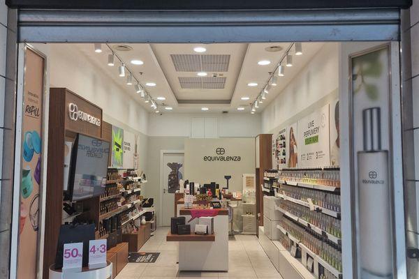 Azienda in vendita: Cedesi Attività Avviata: "Equivalenza"-C.C. Poseidon Carini (PA) a Palermo - Negozi - cosmetici e bellezza - Immagine principale