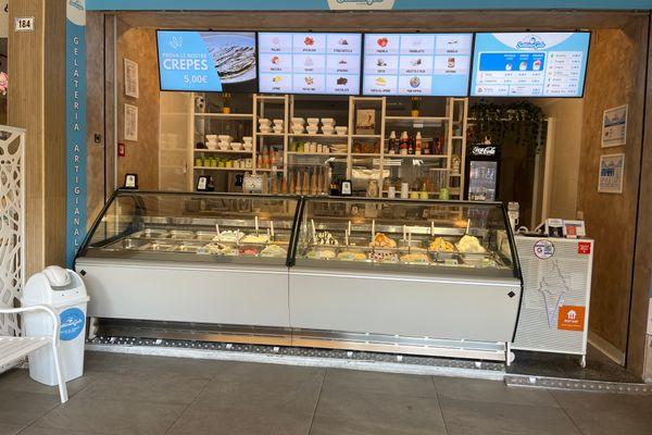 Azienda in vendita: Causa trasferimento vendesi gelateria completa di attrezzature e a Riccione - Attività artigianali e professionali - Immagine principale