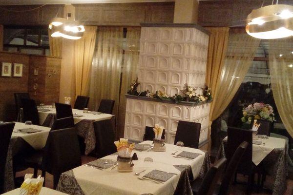 Azienda in vendita: CEDIAMO RISTORANTE E PIZZERIA a Castione della Presolana - Ristoranti - Immagine principale