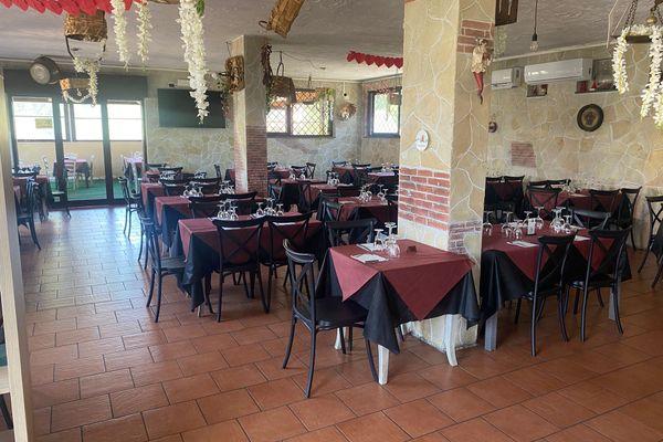 Azienda in vendita: Attività di Trattoria e Pizzeria con sala Playground e feste a Quarto - Ristoranti - Immagine principale