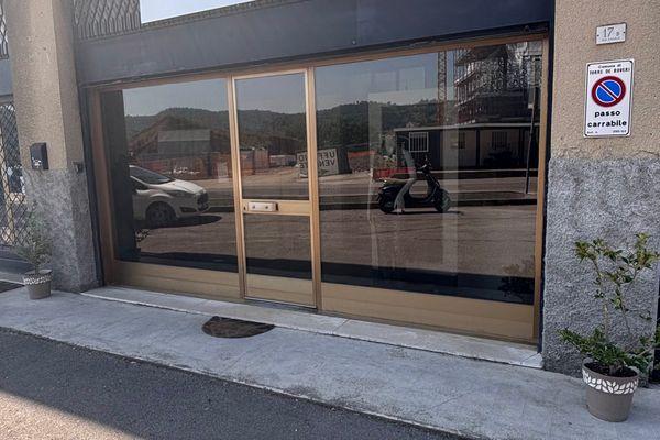 Azienda in vendita: Sartoria arredata su strada principale -
Cessione attività
 a Bergamo - Attività artigianali e professionali - Immagine principale