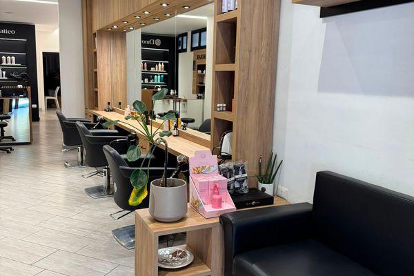 Azienda in vendita: Salone di parrucchiere. In cerca del suo prossimo capitolo. a Casapulla - Parrucchieri - Immagine principale