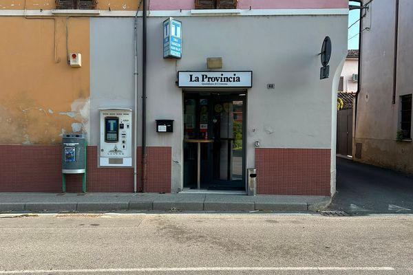 Azienda in vendita: Attività commerciale con bar, tabacchi, lotto e minimarket a Volongo - Bar Tabacchi - Immagine principale