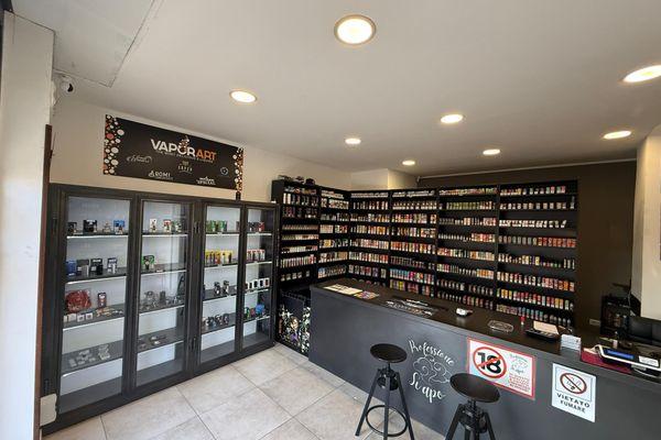 Azienda in vendita: Cedesi Attività – Negozio di Sigarette Elettroniche "Professione  a Latina - Tabaccherie - Immagine principale