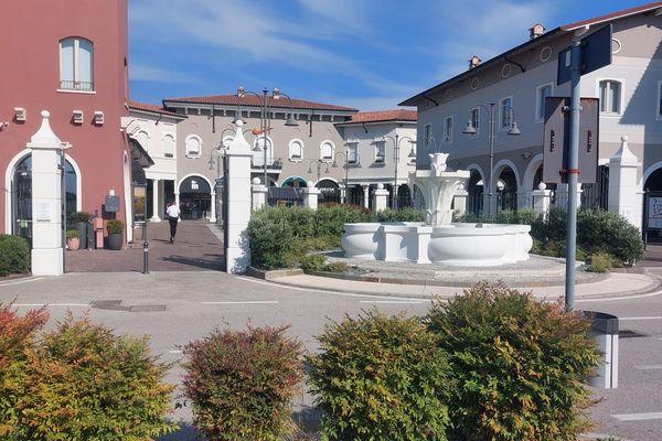 Azienda in vendita: OUTLET MANTOVA VILLAGE cessione attività abbigliamento a Mantova - Moda e abbigliamento - Immagine principale