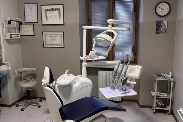 Azienda in vendita: Studio dentistico avviato a Canelli (AT) – cessione attività a Canelli - Studi Medici e Poliambulatori - Immagine principale