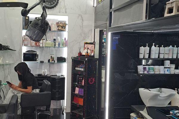 Azienda in vendita: Cedesi salone parrucchieri avviato a Napoli – Capodimonte a Napoli - Parrucchieri - Immagine principale