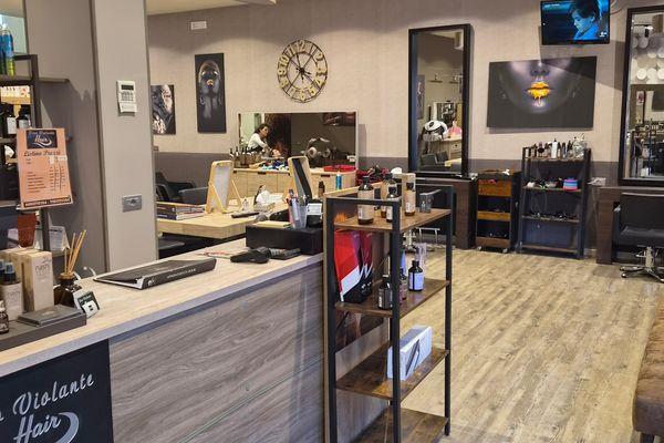 Azienda in vendita: Vendo attività , salone parrucchiere ben avviato mq 110 a Bari - Negozi - cosmetici e bellezza - Immagine principale