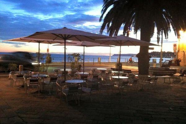 Entreprise à vendre : Bar sur une petite place face à la mer à Varazze - Bars - Image principale