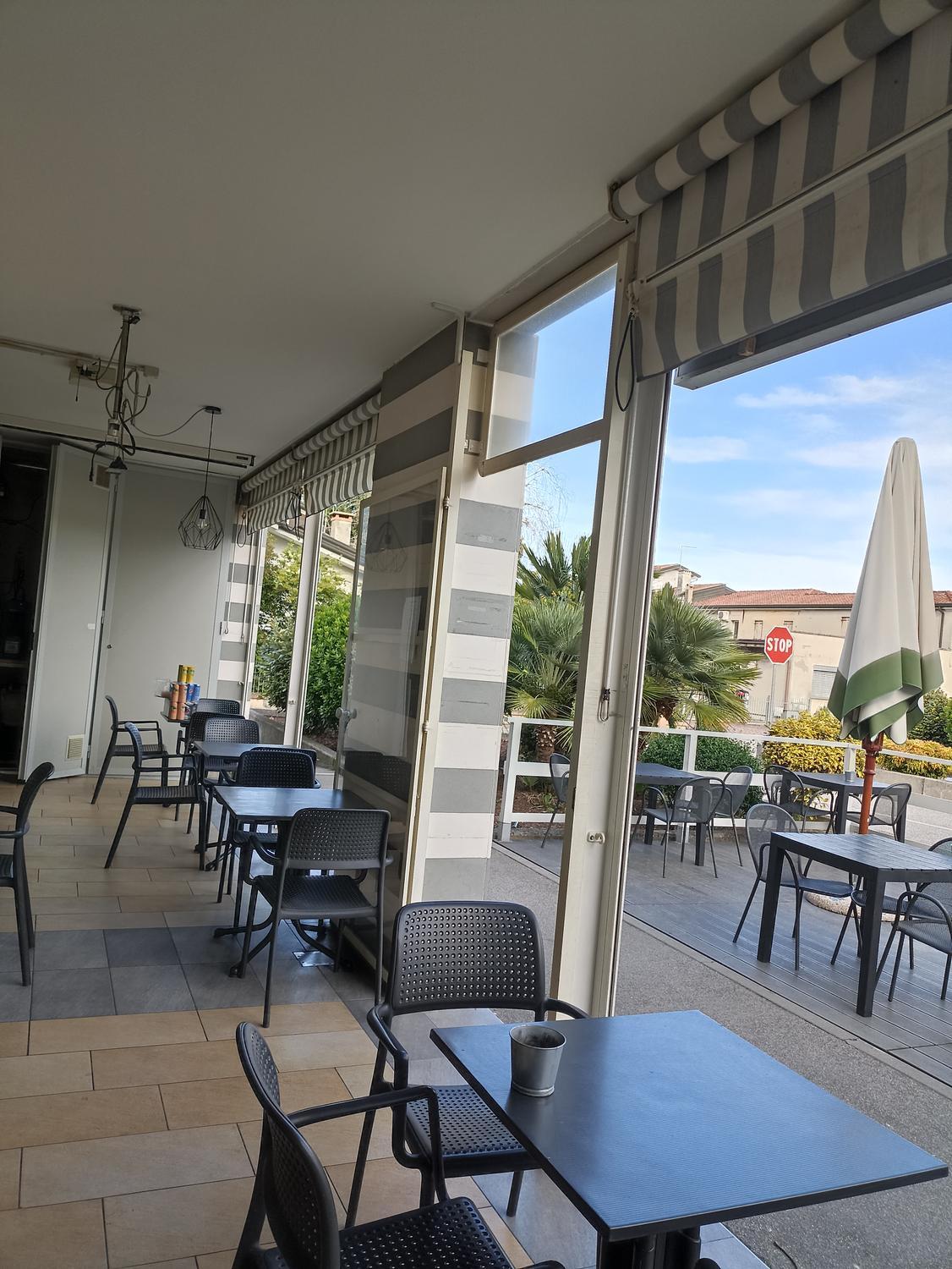 Azienda in vendita: Vendesi attività di bar con cucina, patentino tabacchi. a Campodoro - Bar Tabacchi - Immagine principale